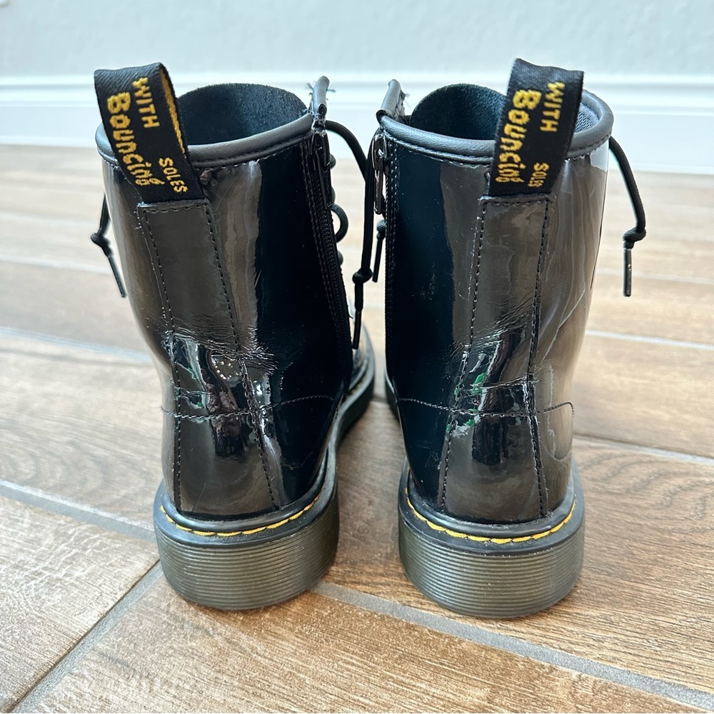 Doc Marten’s Junior 1460 Patent Leather Lace Up Boots Size 5 Black Lucido - Picture 4 of 14